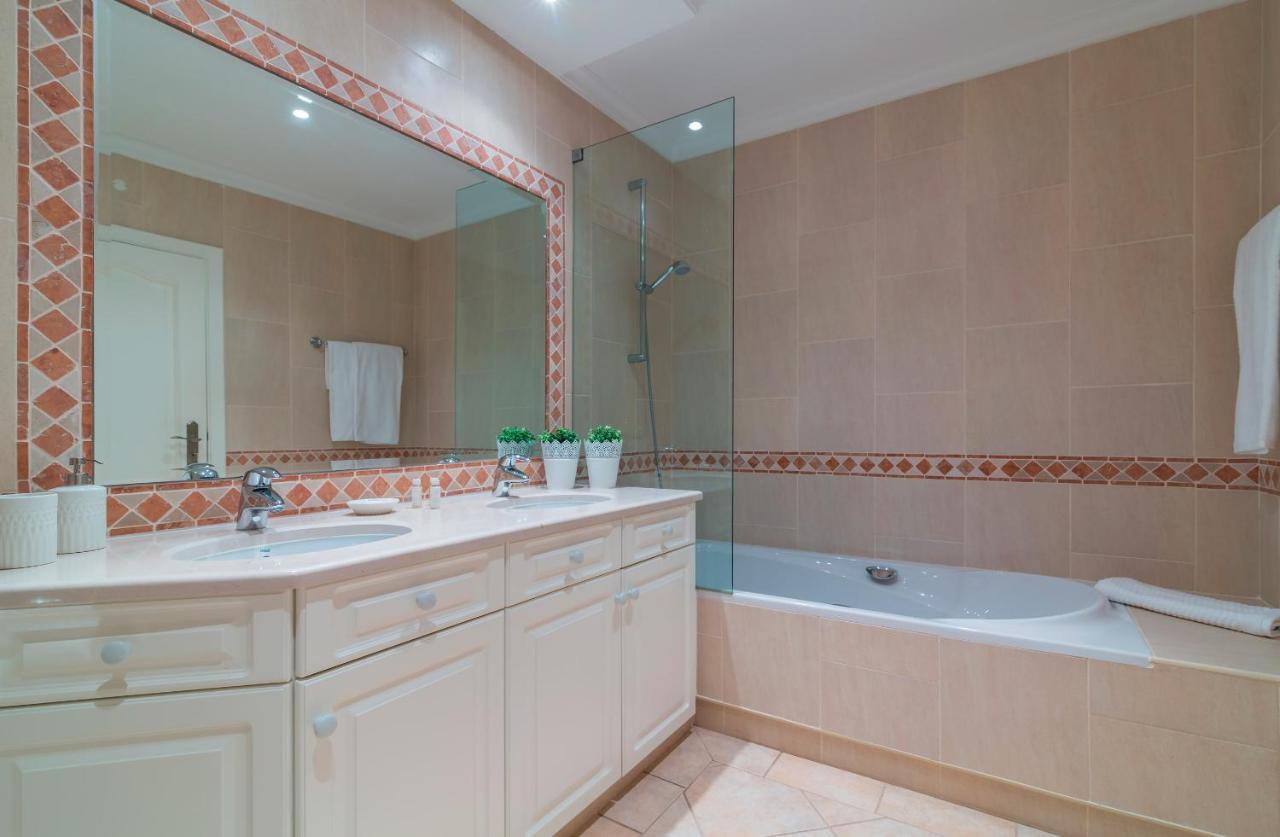 Oceans 8. Villa Almancil Ngoại thất bức ảnh